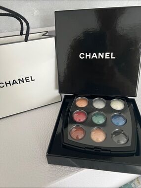 CHANEL Les 9 Ombres -9 Shade Palette in 847 The Daring Muse
